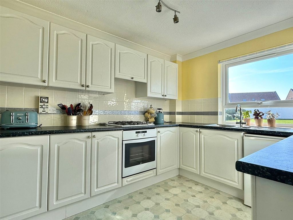 Additional image 7 of 2 bed flat for saleManderley, Sea Road, Milford On Sea, Lymington SO41