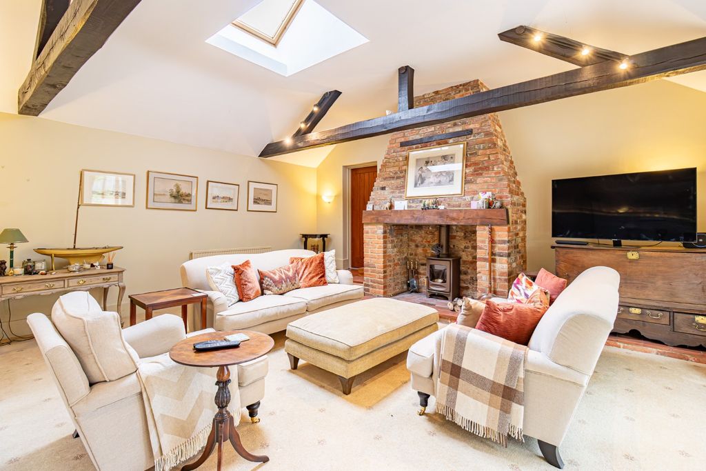 Property photo 3 of 43 3963975