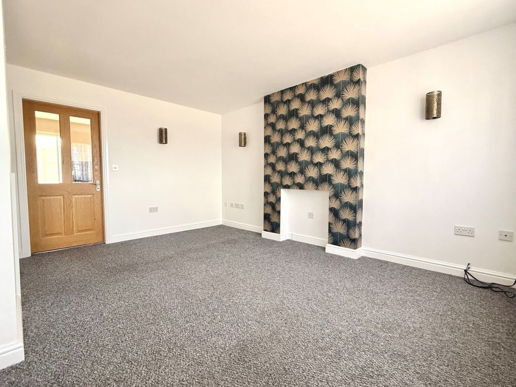 Property photo 2 of 13 Lounge