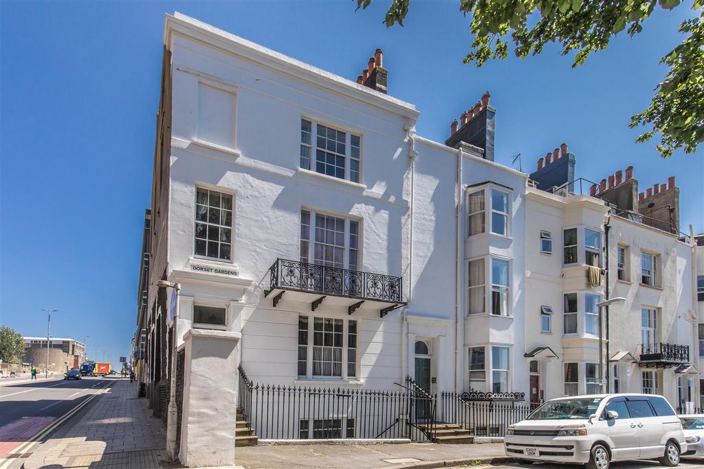 Property photo 1 of 7 Front