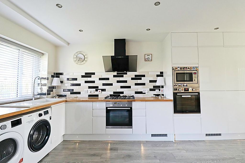 Property photo 3 of 24 Kitchen