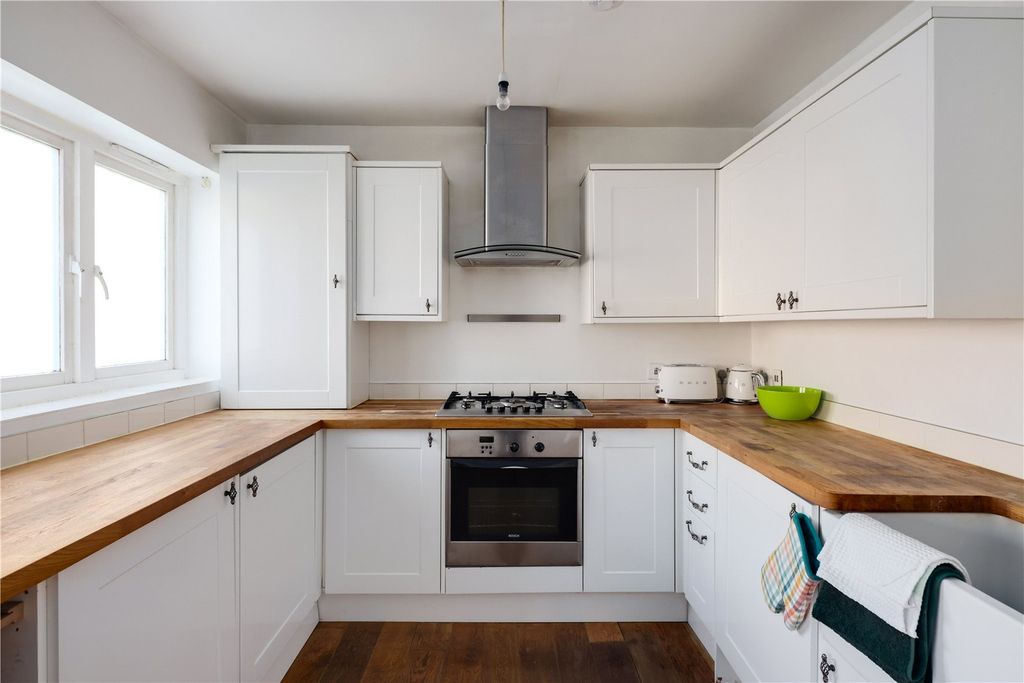 Property photo 2 of 18 Kitchen