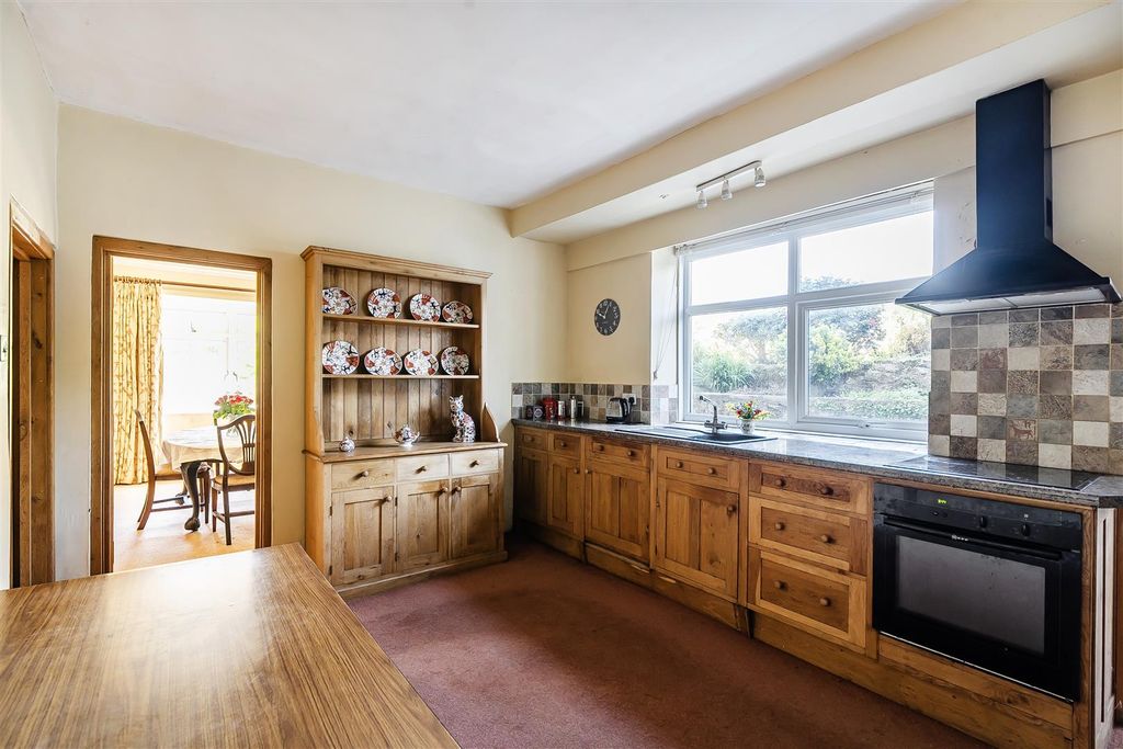 Property photo 3 of 17 Page 3 Small Bottom Middle 1433991-4-69Cec992Ac674