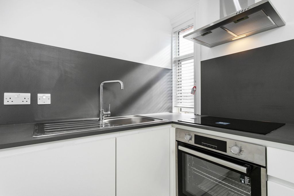 Property photo 1 of 10 Kitchen (Example)