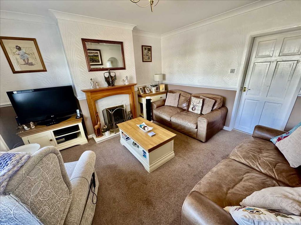 Property photo 2 of 13 Lounge