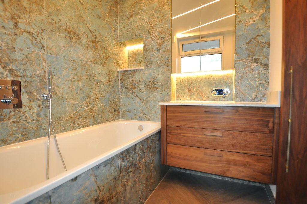Property photo 3 of 11 Bathroom
