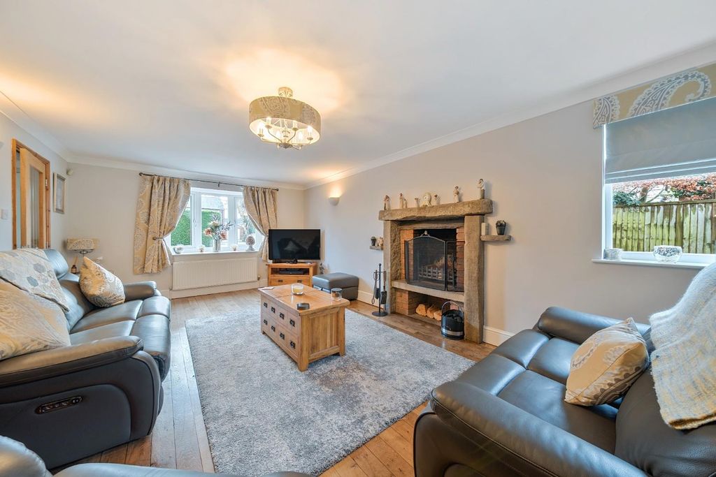 Property photo 2 of 26 Lounge.Jpg