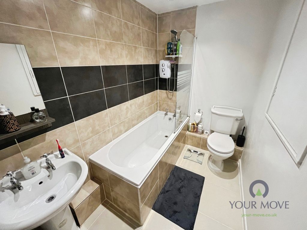 Property photo 3 of 10 Bathroom