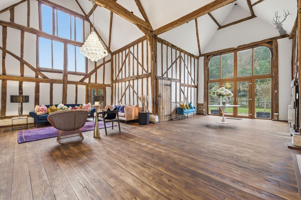 Property photo 2 of 28