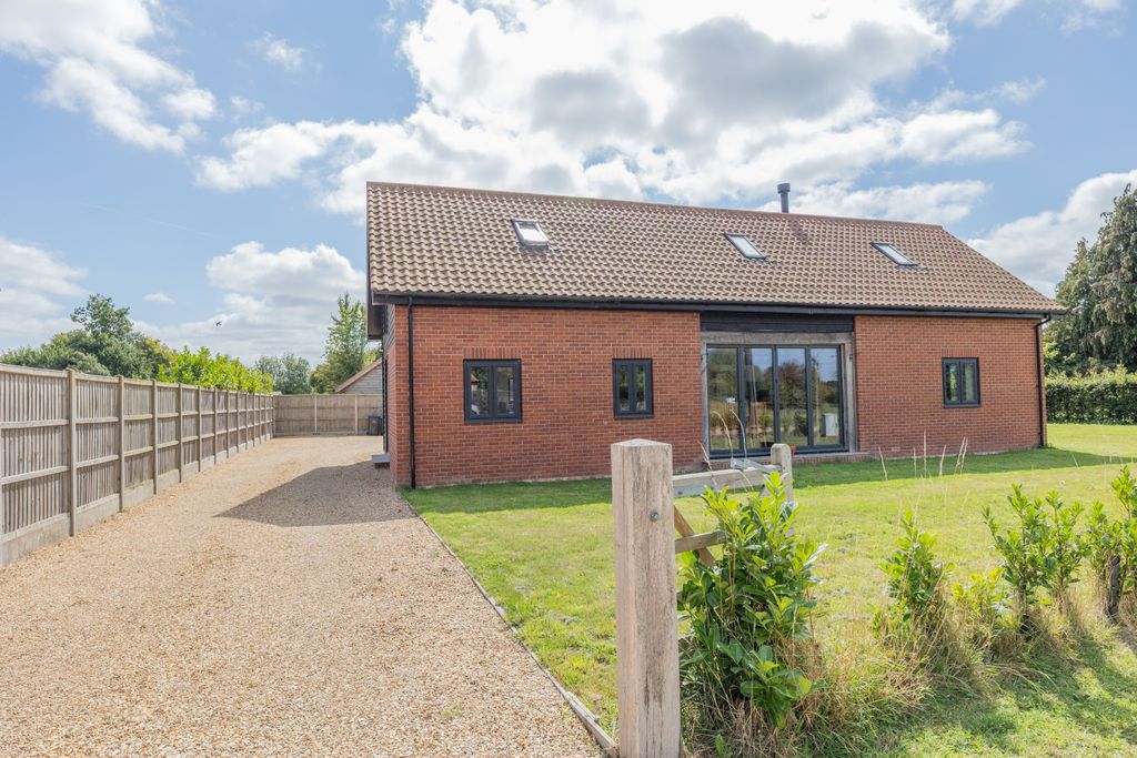 Property photo 2 of 24 349A1525