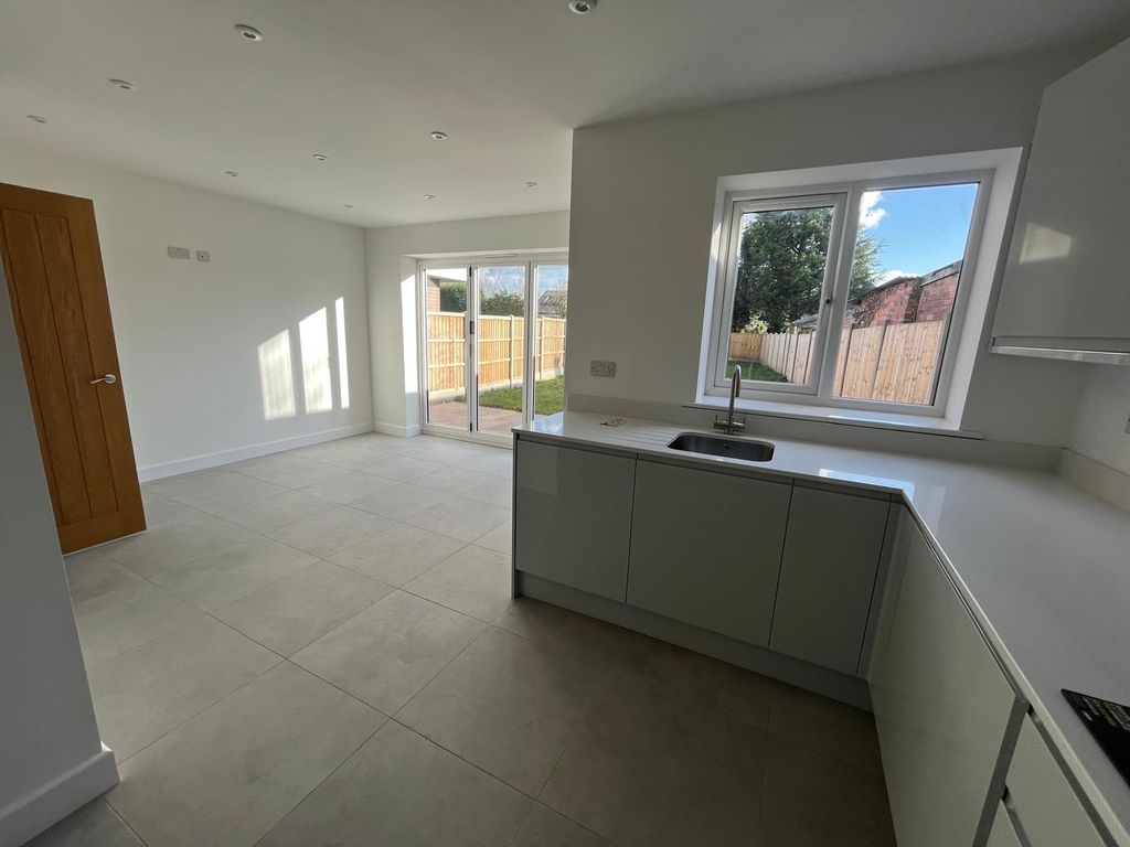 Property photo 3 of 19 Image