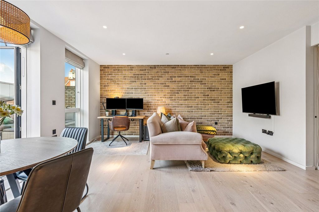 Property photo 3 of 6 Picture No. 10