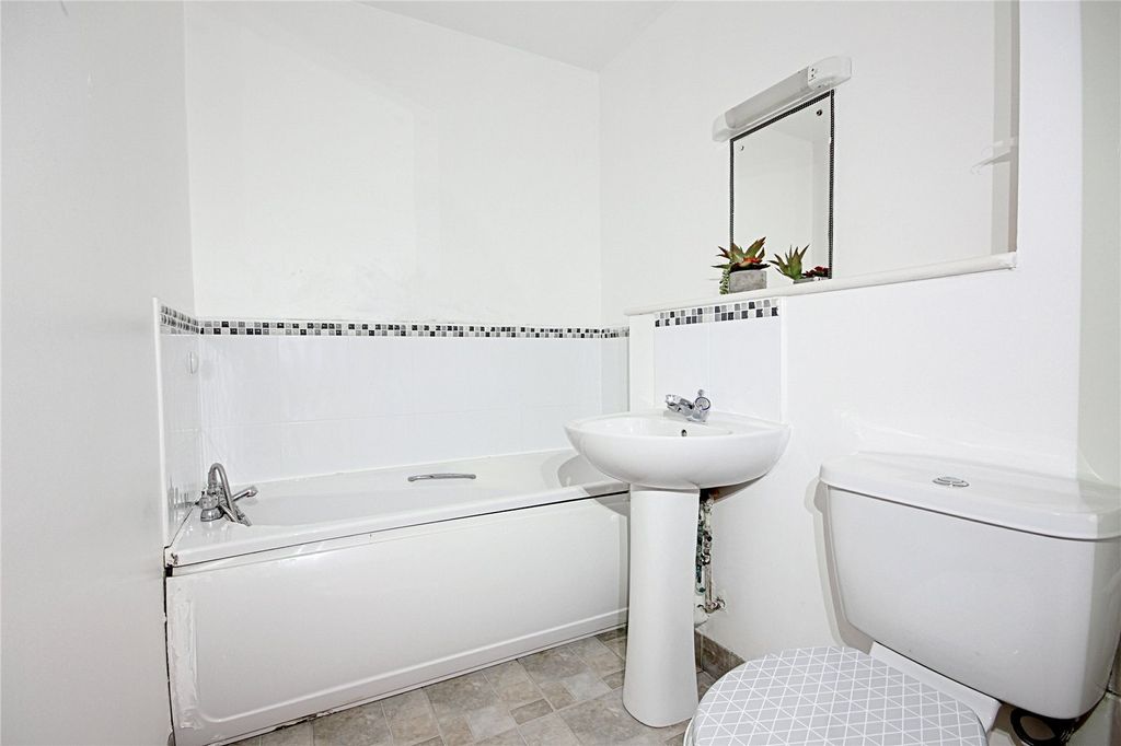 Property photo 3 of 8 Picture No. 06