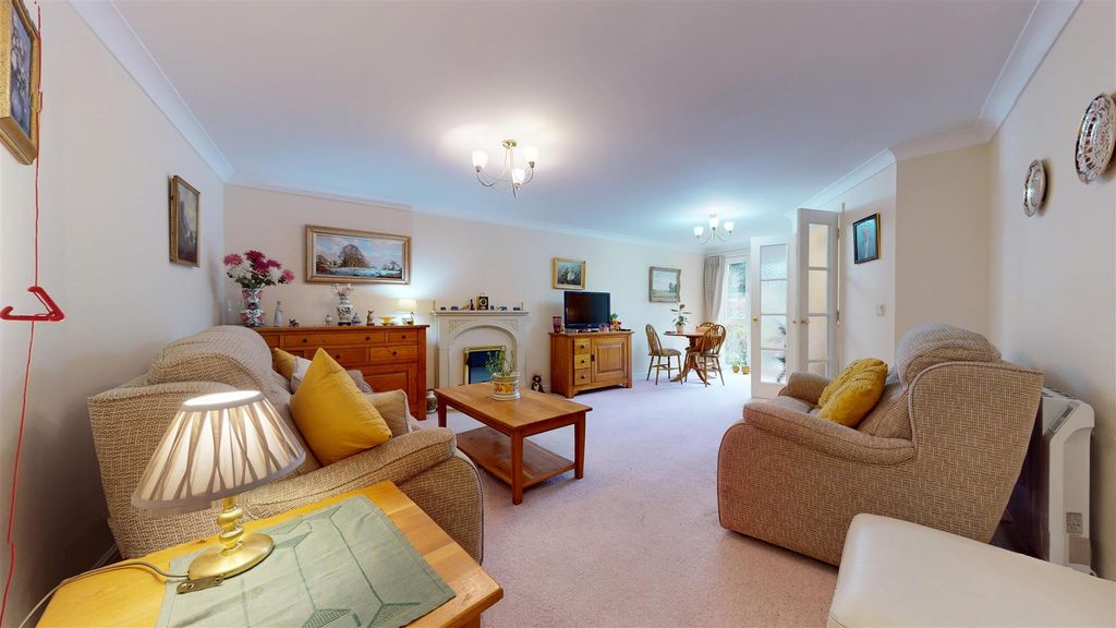 Property photo 3 of 20 Henbury Court Living Room