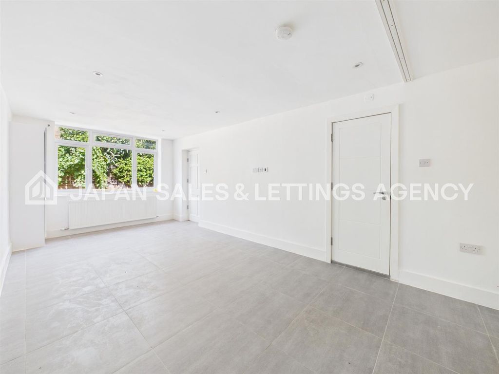 Property photo 2 of 5 Cam04401G0-Pr0153-Still005.Jpg