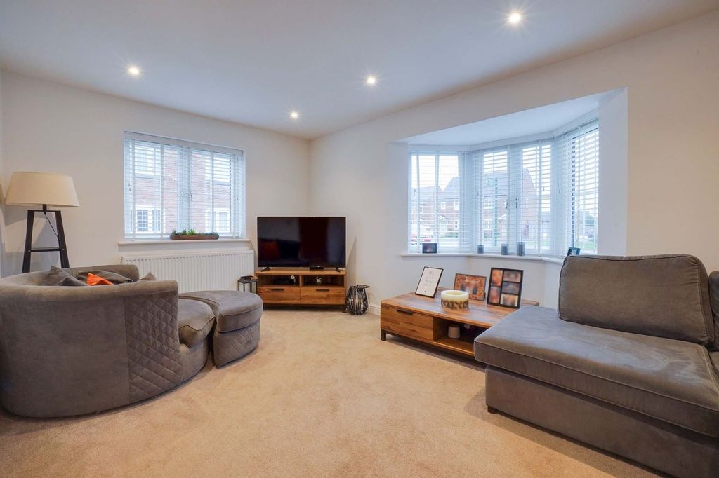 Property photo 3 of 35