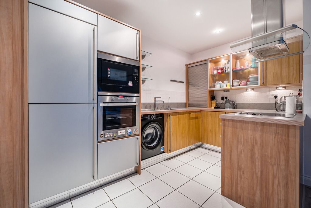 Property photo 2 of 25 1403268-14-6973A0...