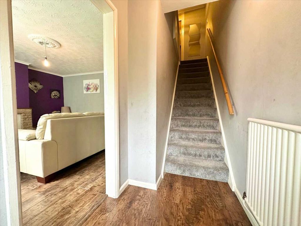 Property photo 3 of 22 Entrance Hallway
