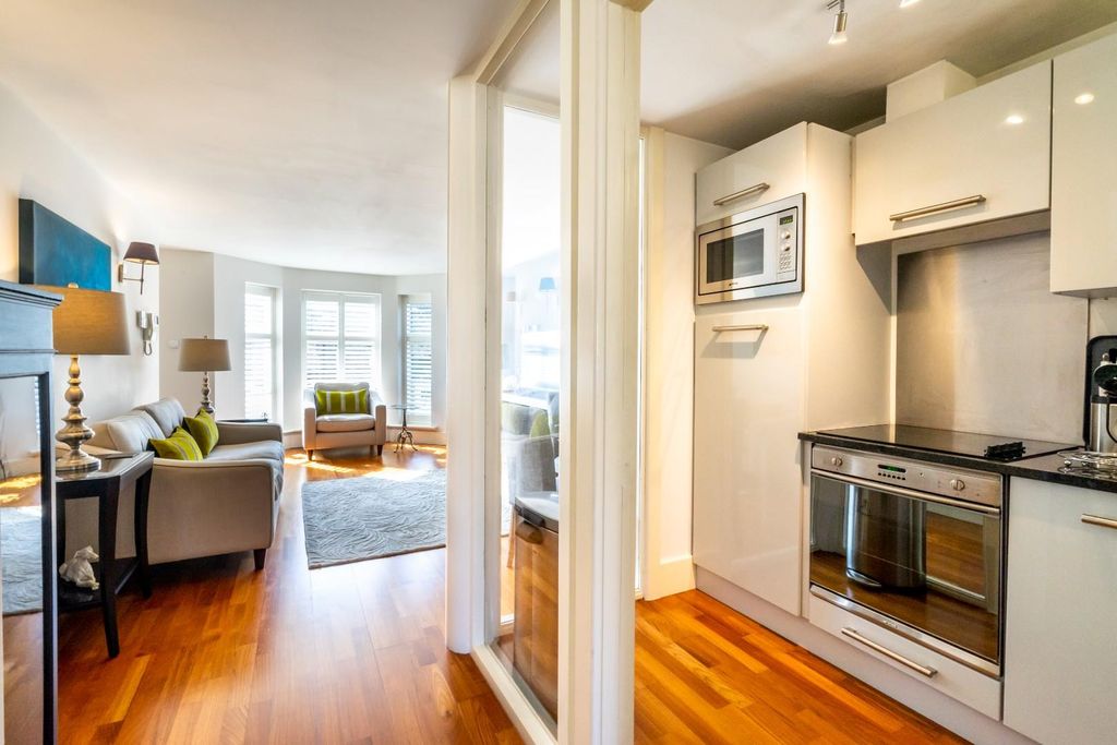 Property photo 3 of 15 Flat 4 80 Alma Terrace-23.Jpg