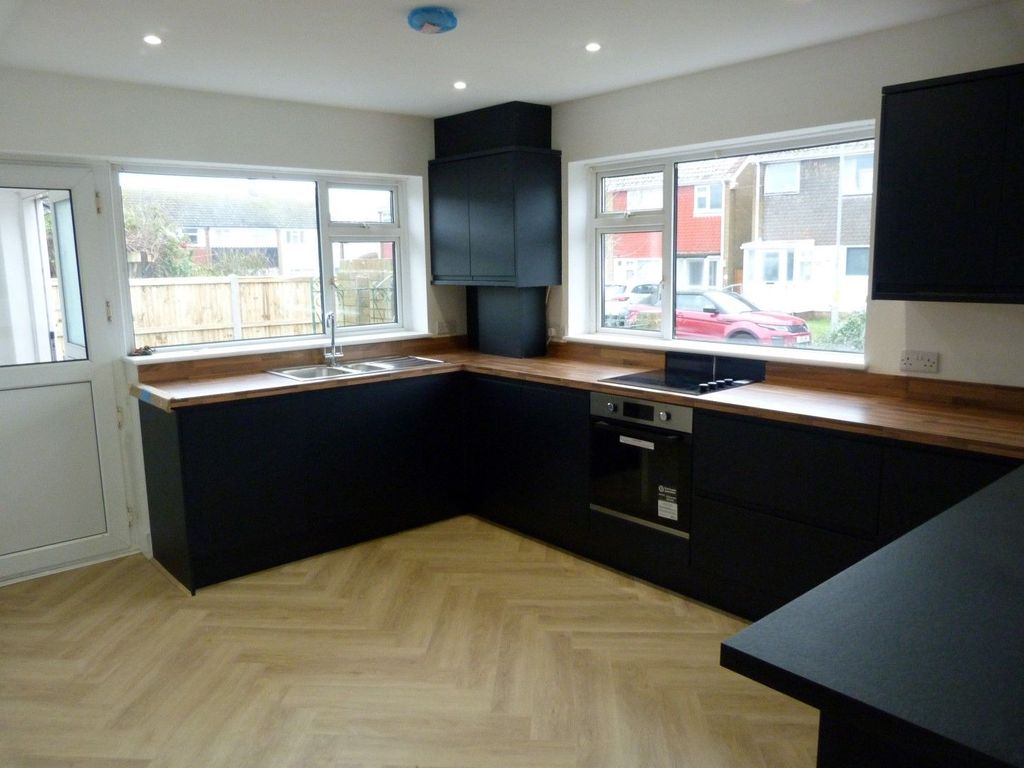 Property photo 3 of 11 Photograph 3