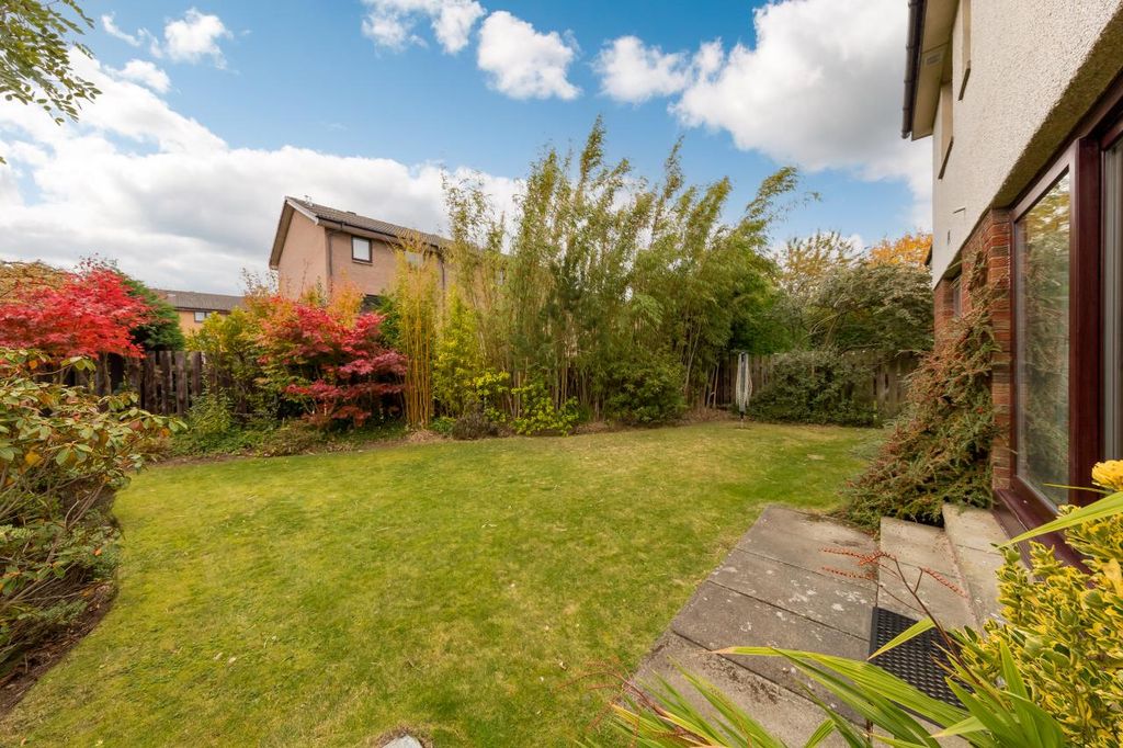 Property photo 2 of 25