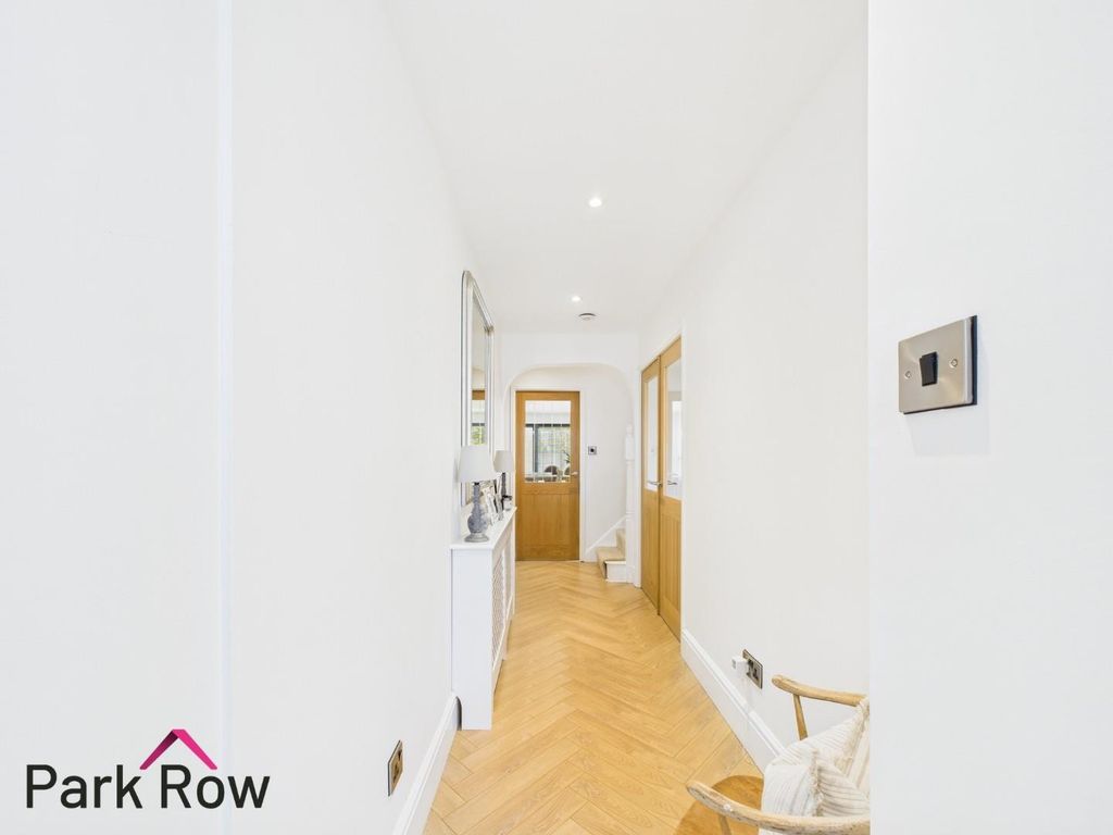 Property photo 2 of 32 Entrance Hallway