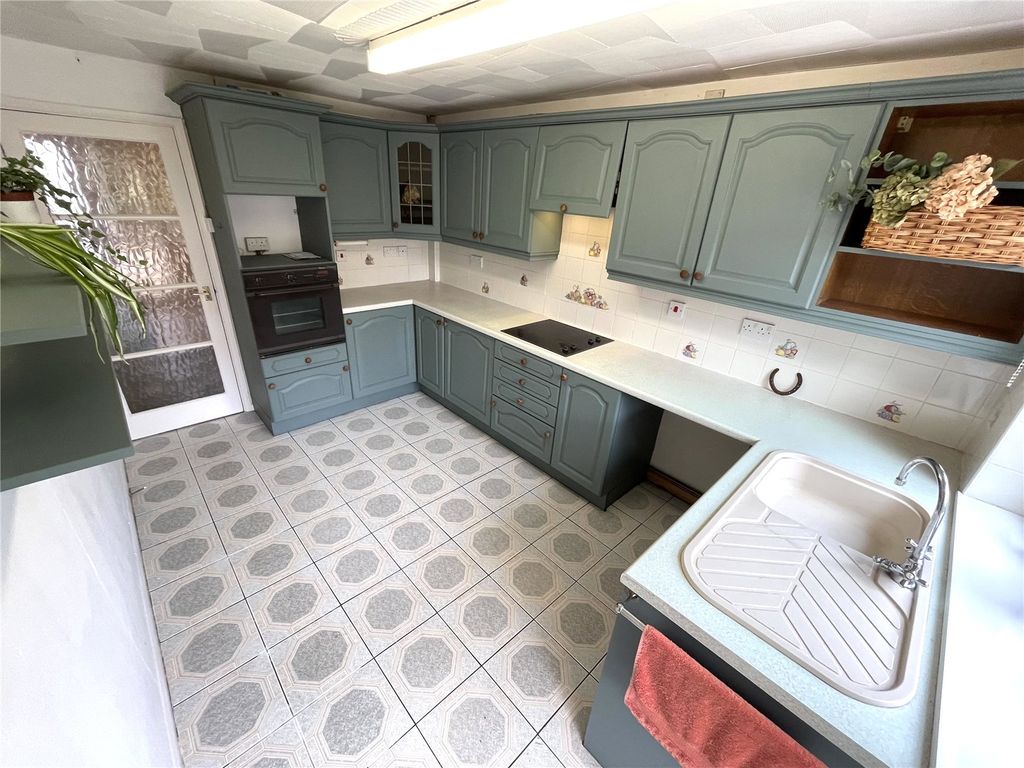 Property photo 3 of 16 Kitchen