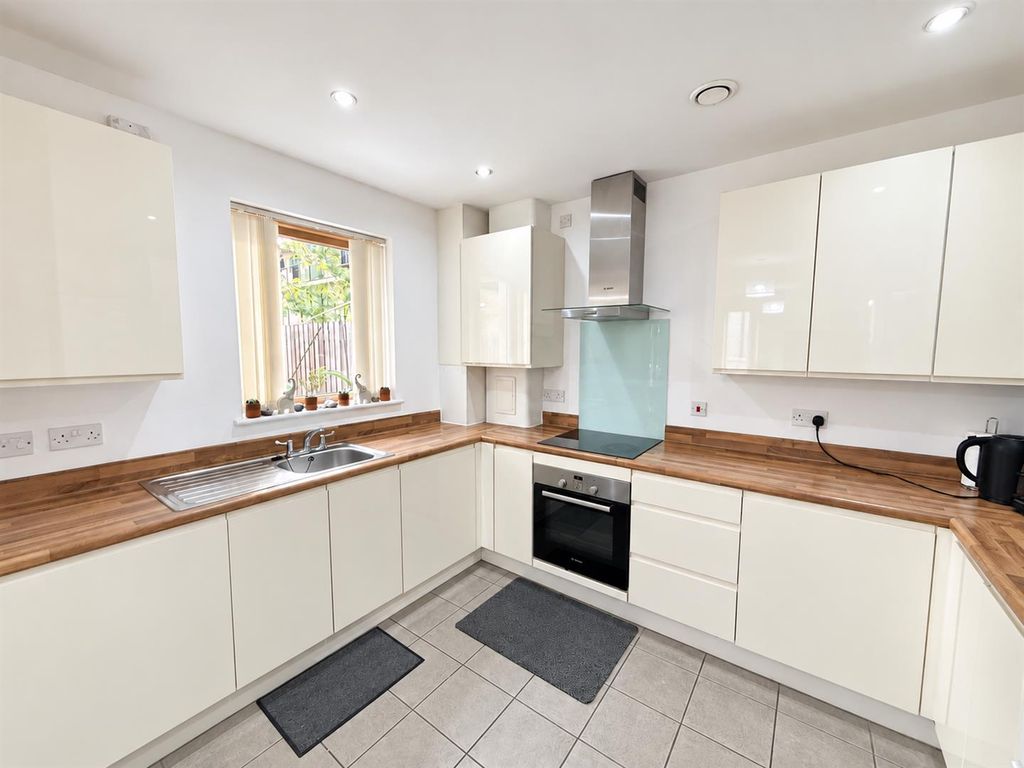 Property photo 3 of 10 Kitchen.Png