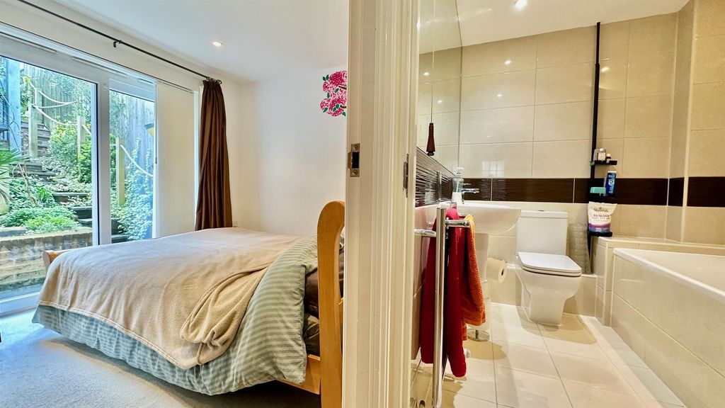 Property photo 3 of 24