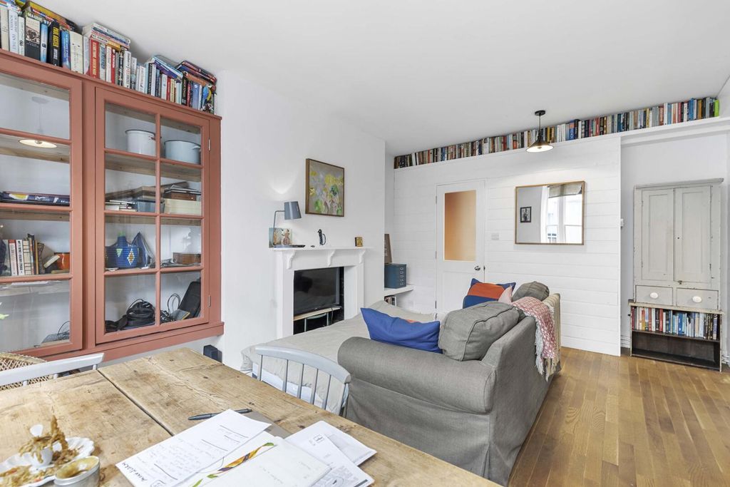 Property photo 3 of 9 Living Room