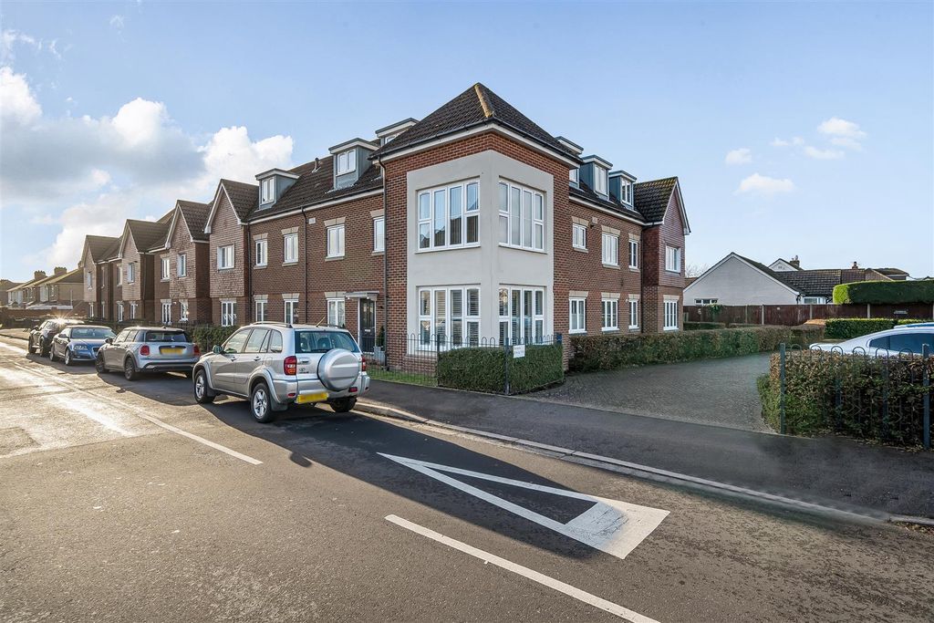 Property photo 1 of 17 1384530-16-6929A68E86292.Jpg