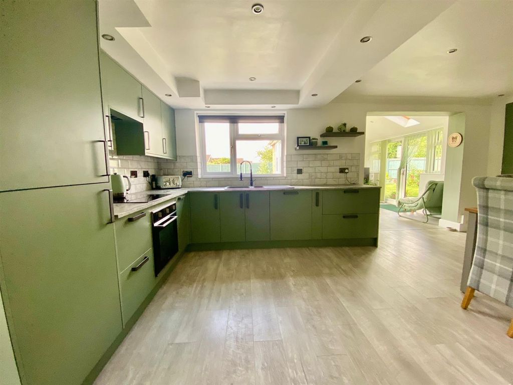 Property photo 2 of 32