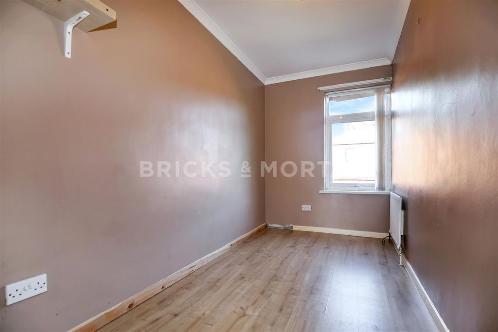 Property photo 3 of 8 Img_2932.Jpg