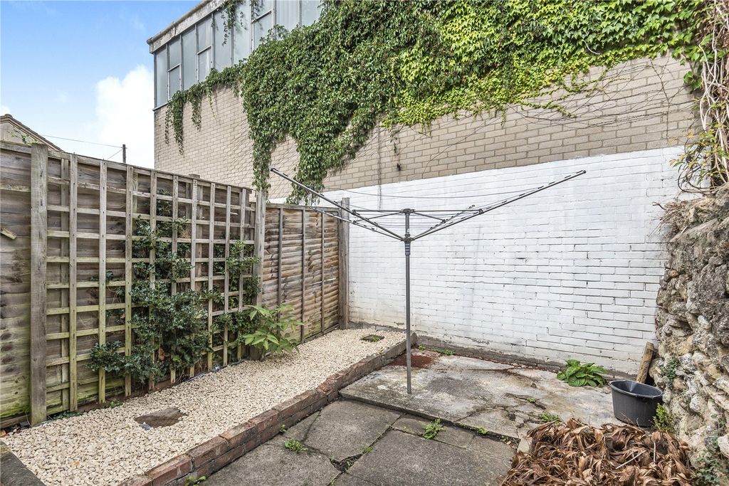 Property photo 3 of 11 Garden