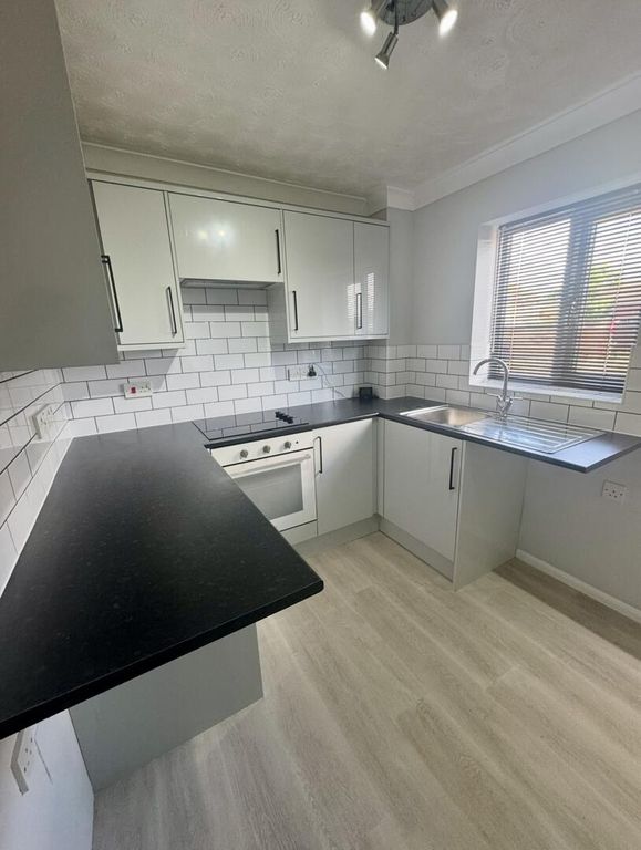 Property photo 1 of 7 Kitchen
