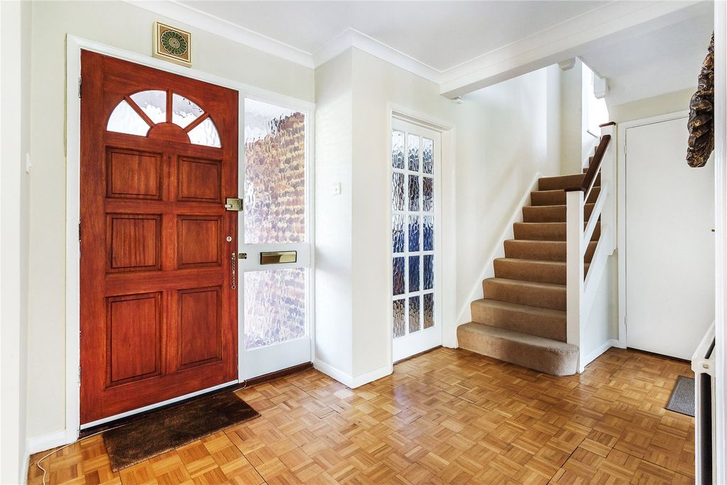 Property photo 3 of 34 Picture No. 23