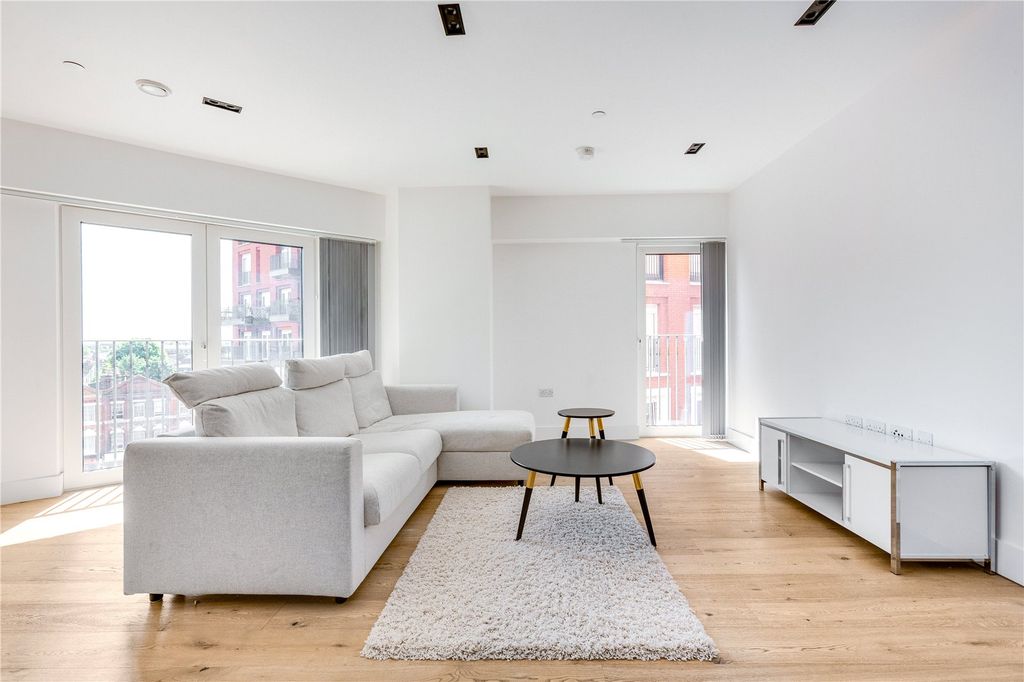 Property photo 1 of 6