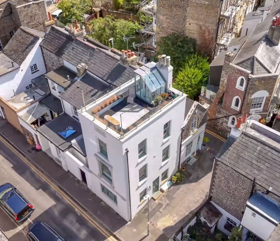 Property photo 2 of 21