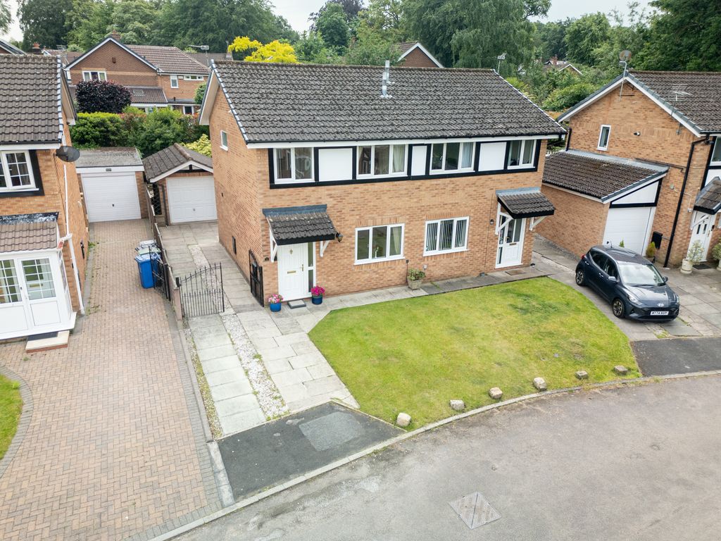 Property photo 1 of 18 External
