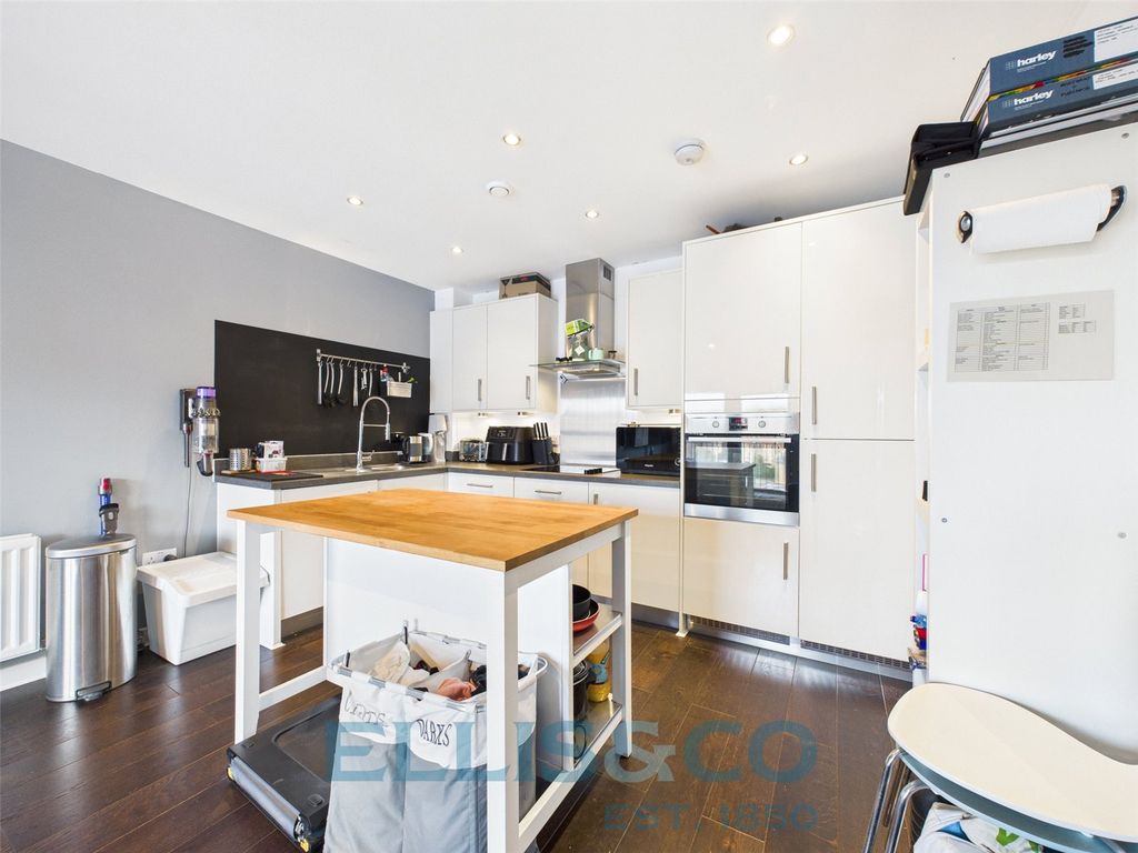 Property photo 3 of 11 Picture No. 31