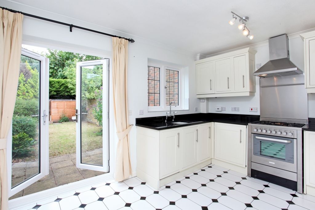 Property photo 3 of 11