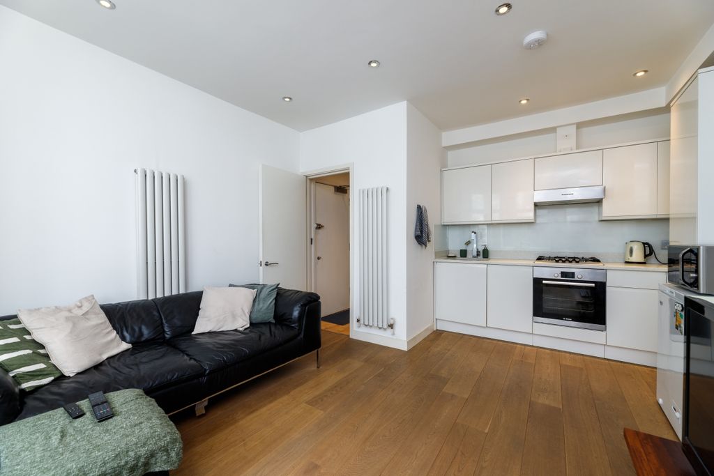 Property photo 1 of 10 Shepherds Bush Ro...