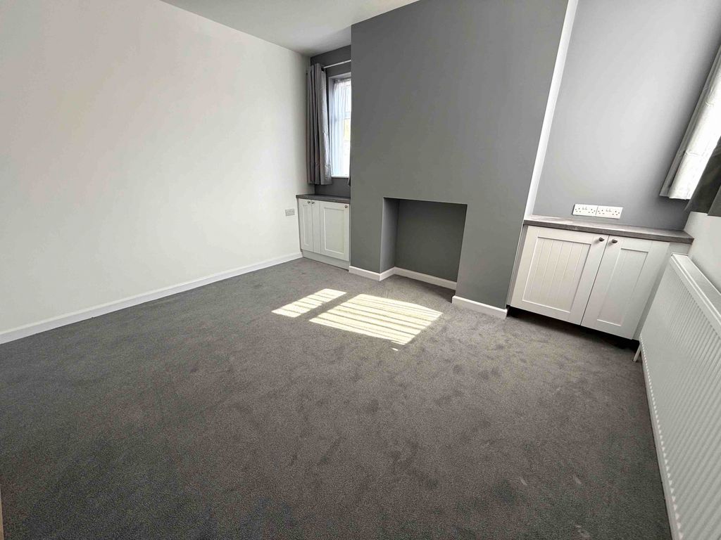 Property photo 3 of 8 Gallery