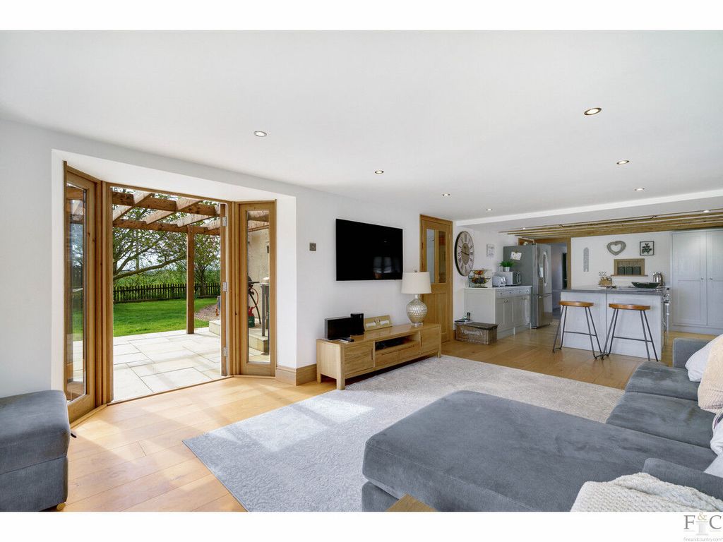 Property photo 2 of 47