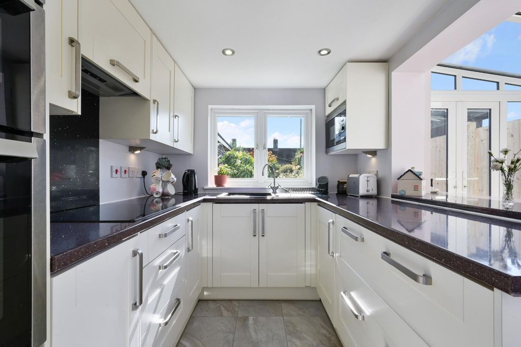 Property photo 2 of 17 Ferndale Road (1).Jpg