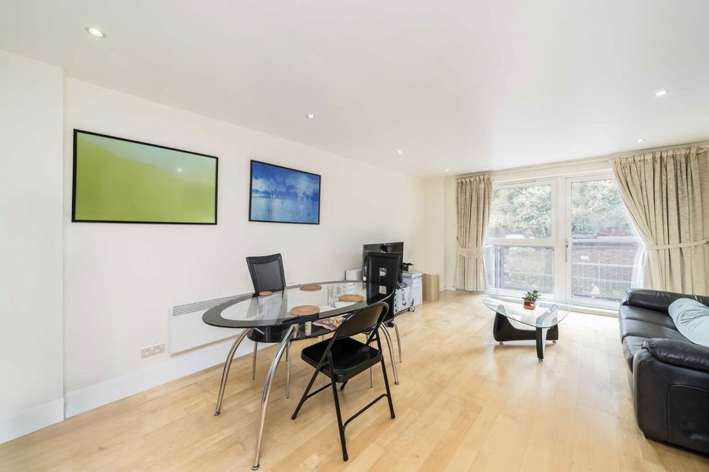 Property photo 2 of 10