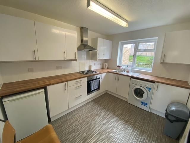 Property photo 3 of 10 Kitchen