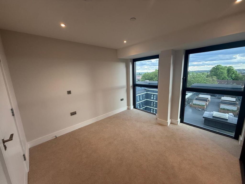 Property photo 3 of 10 Bedroom