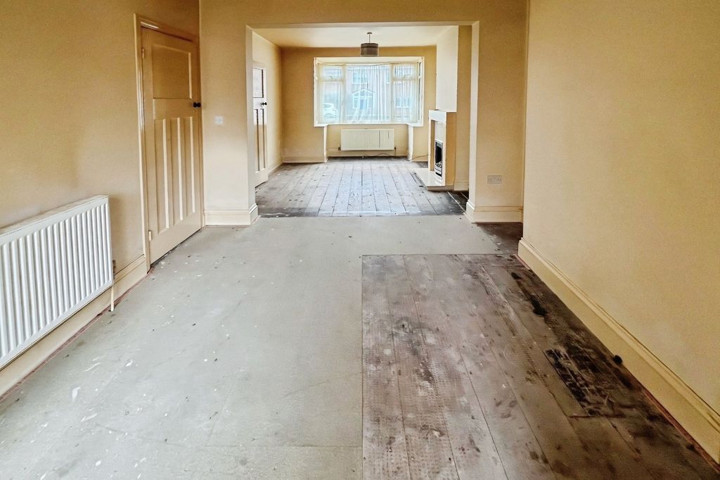 Property photo 2 of 12 Living/Dining Room