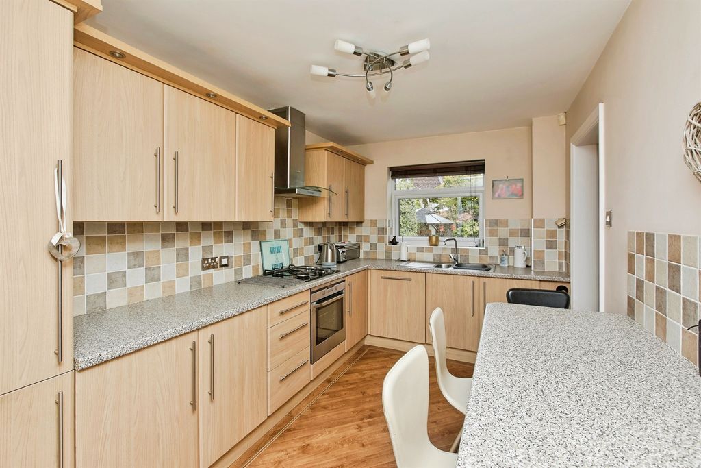 Property photo 2 of 34